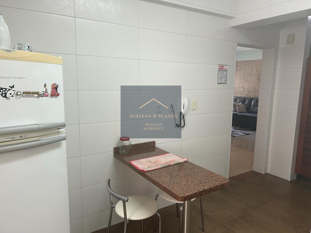  - Apartamento no Edifício Leon dOro, com 3 dormitórios