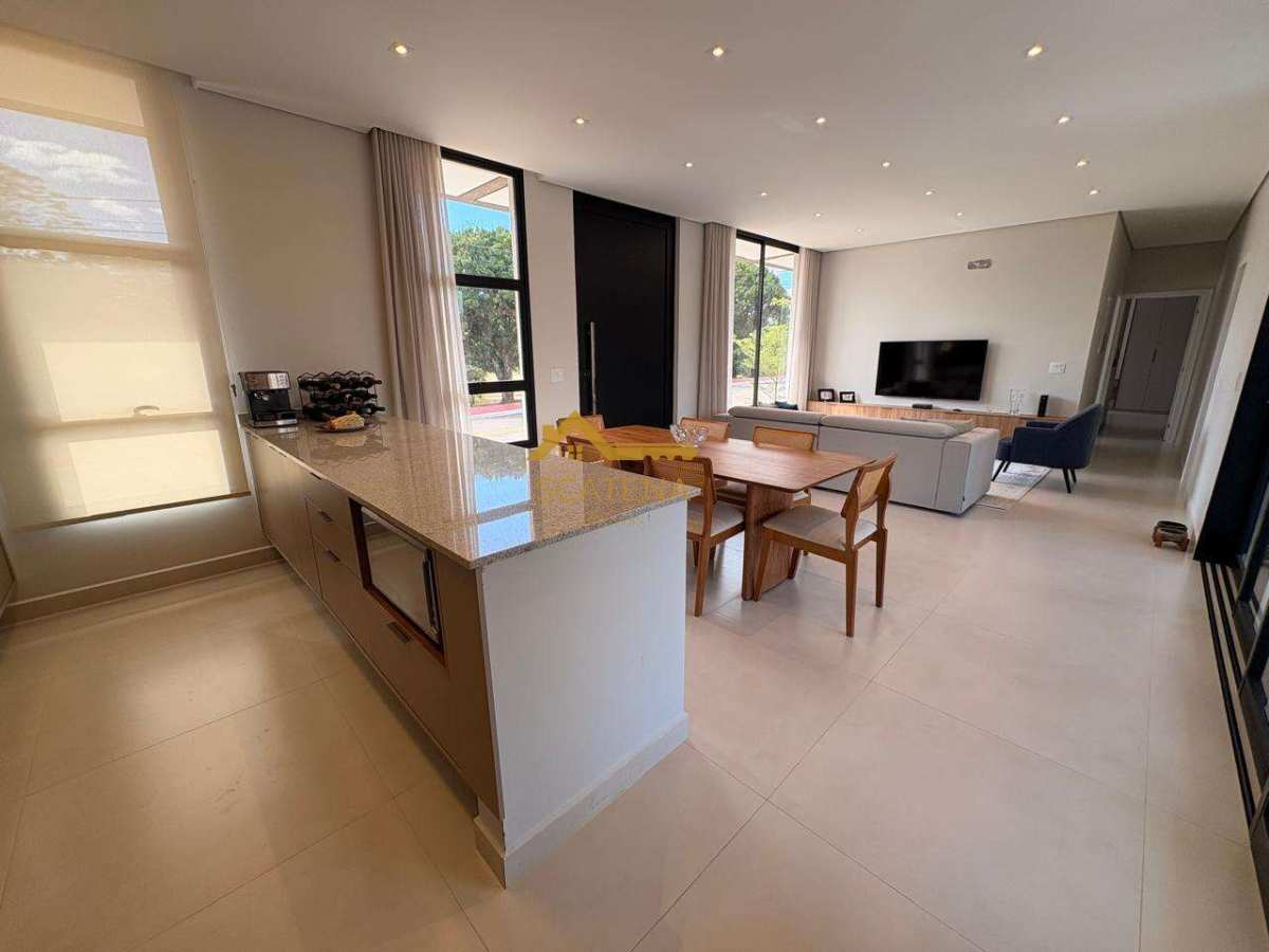  - Casa à venda no Condomínio Residencial Helena Maria em Sorocaba com 03 suítes,