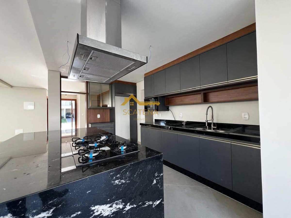  - Casa à venda no Condomínio Villa Verona em Sorocaba, 03 suítes