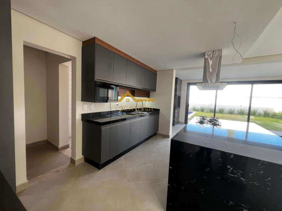  - Casa à venda no Condomínio Villa Verona em Sorocaba, 03 suítes