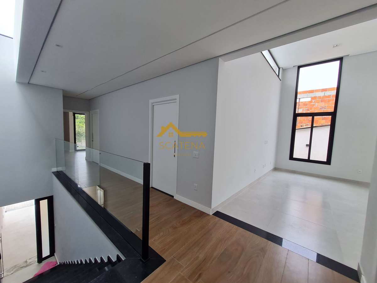  - Casa Assobradada com 3 Suítes – Condomínio Bouganville