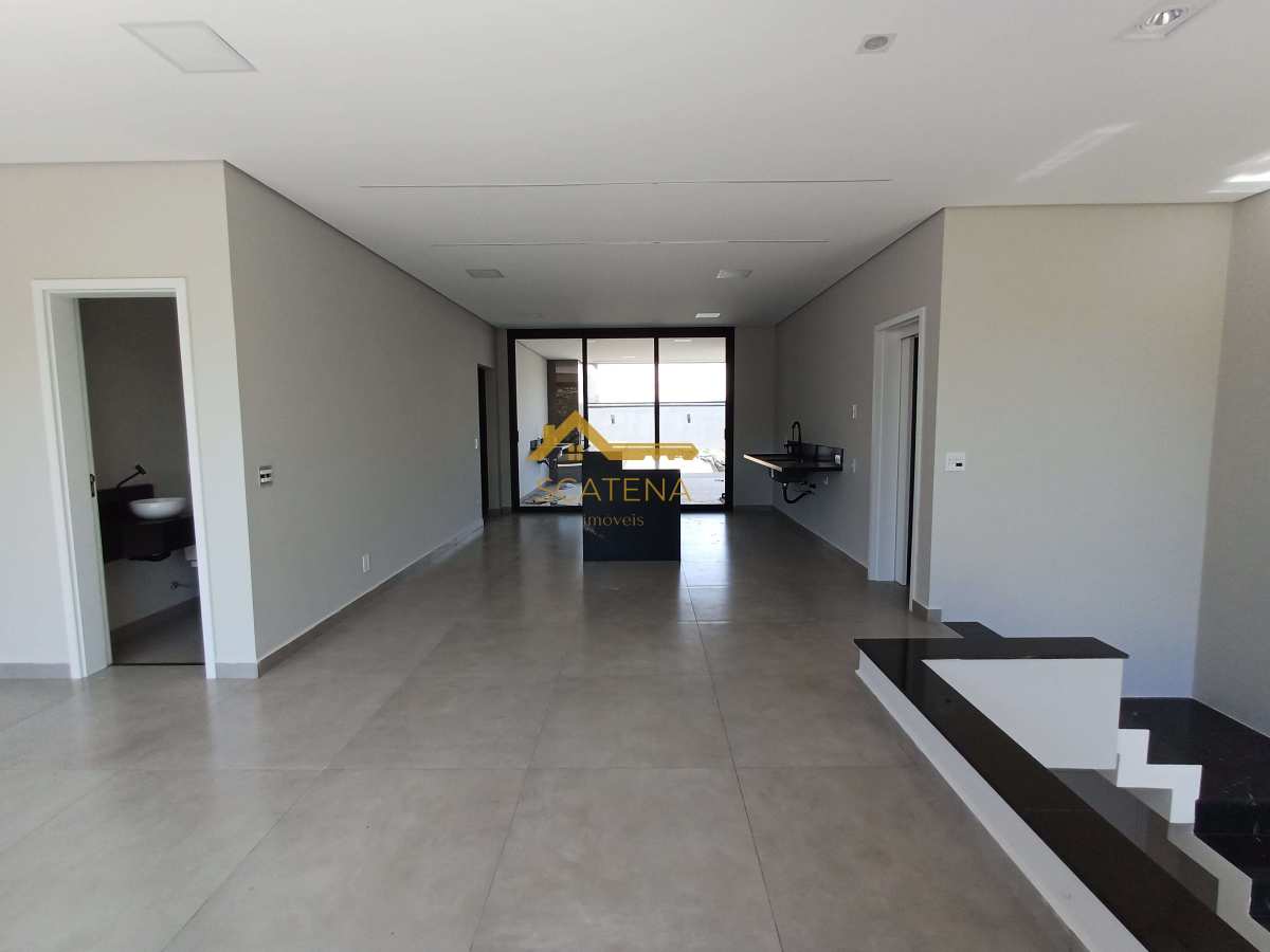  - Casa à venda no Condomínio Villa Verona em Sorocaba, com 3 suítes