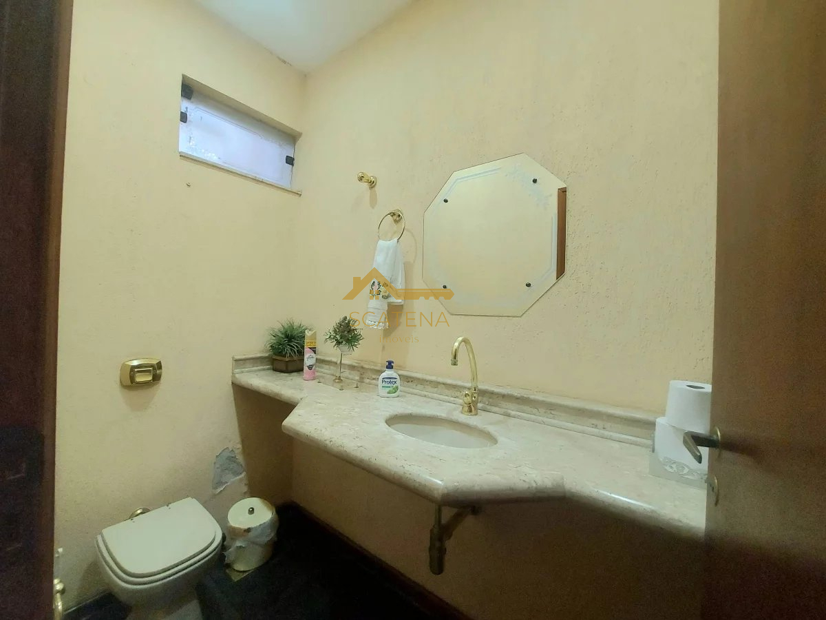  - Casa no bairro Mangal, com perfil comercial. Aceita permuta por apartamento!
